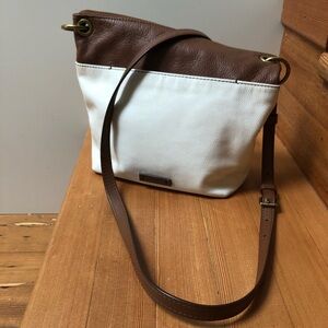 Fossil "Keely" Bucket Crossbody Bag in White and Brown Pebbled Leather.